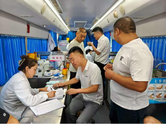 程集镇开展 “我为七一献热血” 志愿服务活动